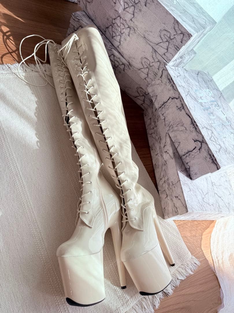 HELLA HEELS THIGH HIGH ポールダンス