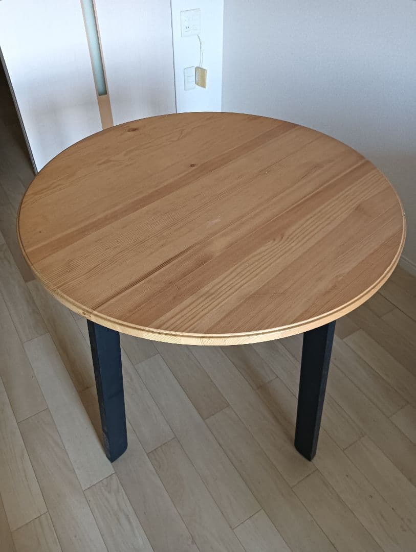 円形木製ダイニングテーブル
