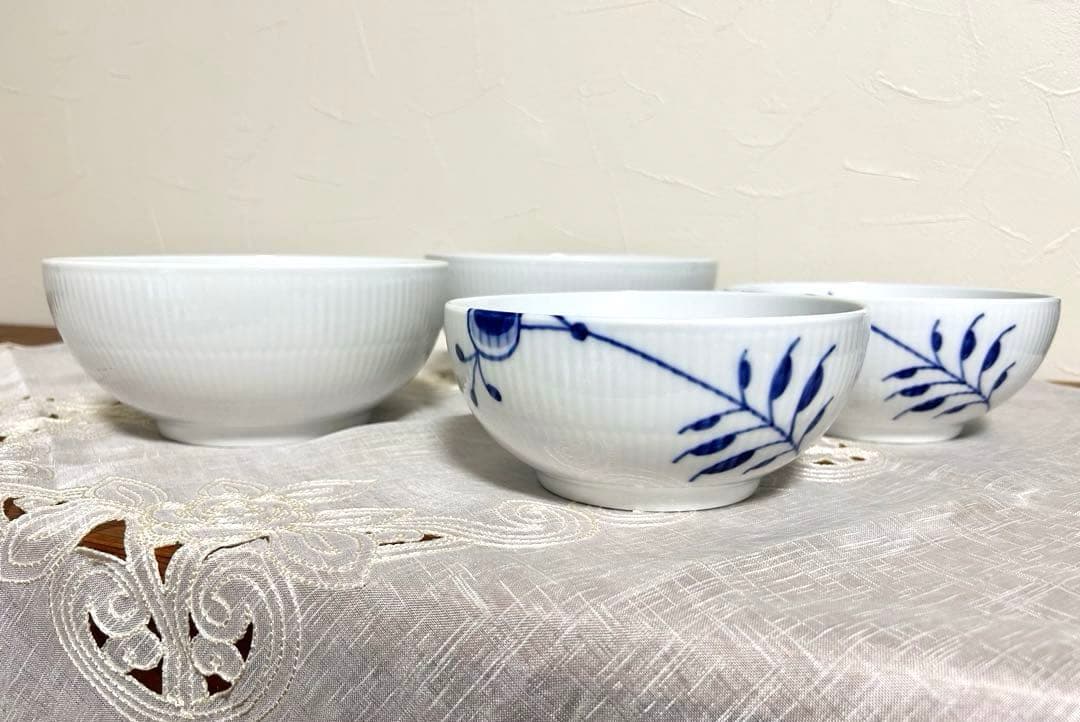 ブルーフルーテッド　メガ　ホワイトフルーテッド　ボウル