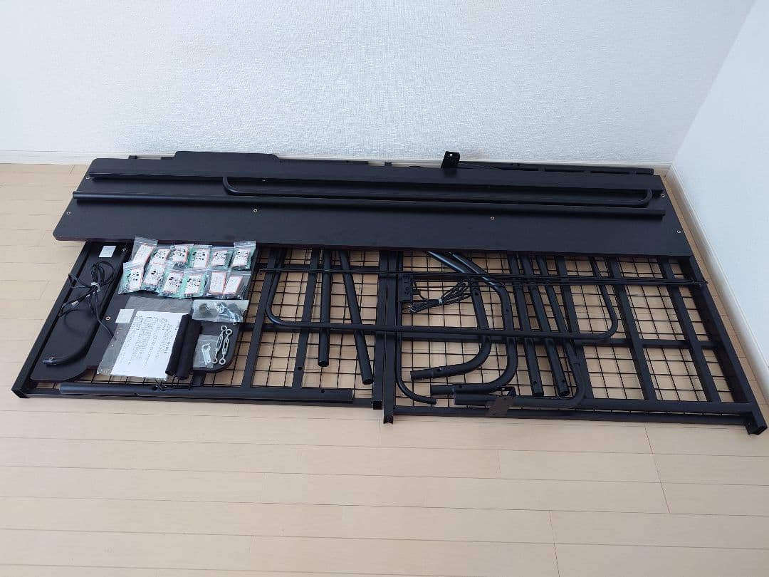 ※直接引き取り限定※ デスク.コンセント付き ベッドフレーム シングル