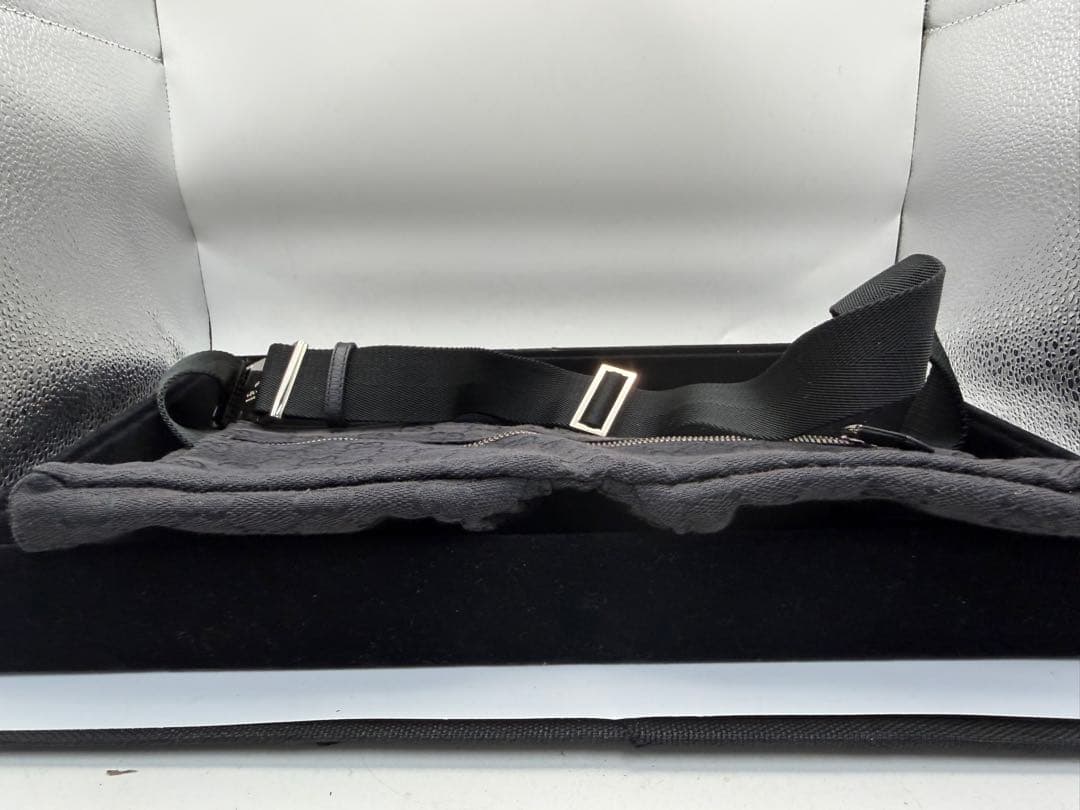 グッチ ウエストバッグ GGキャンバス ブラック シルバー