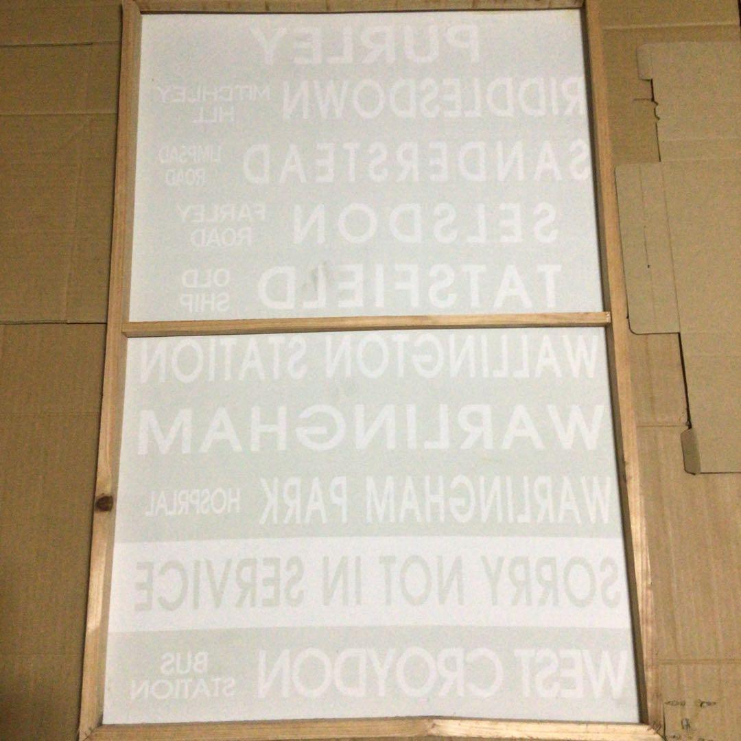 バス停 行き先表示板 木製 黒白　イギリス ロンドン インテリア