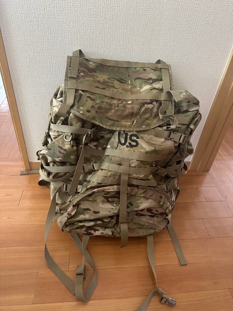 US米軍　MOLLE Rucksack 迷彩バックパック