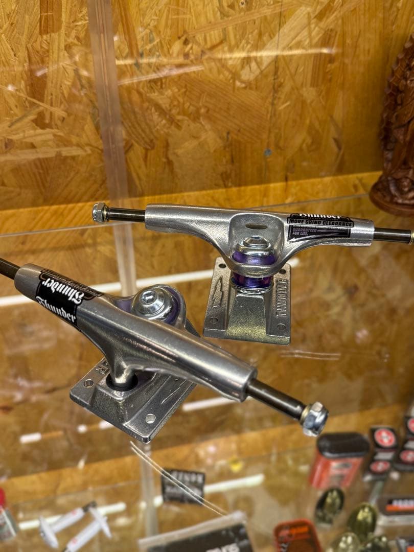 THUNDER スケボートラック INVERTED EDITION 147