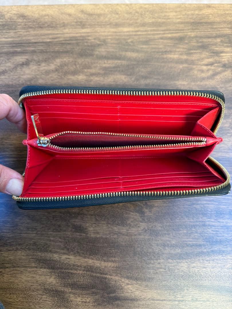 Louboutin 黒 長財布 約20cm