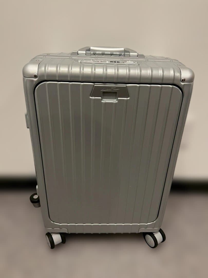 多機能キャリーケース【エナメルシルバーS】B27