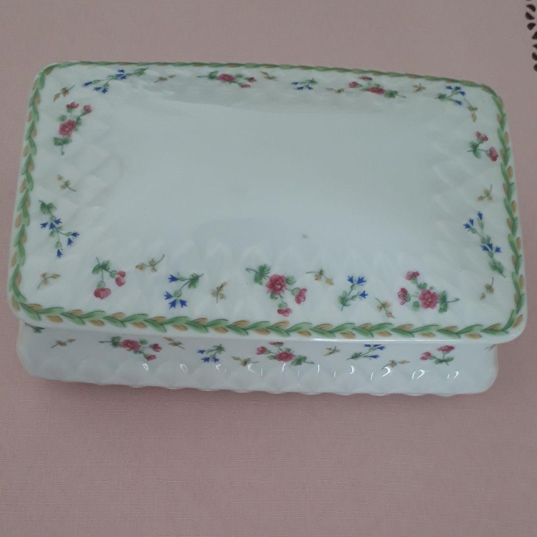 フランス、ベルナルド社のボンボニエール