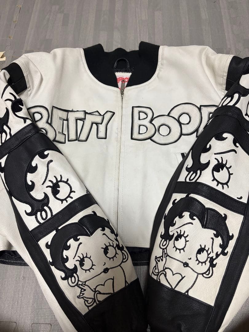 今だけ値下げ中！！アメリカントゥーンズ ベティーブープ レザージャケット