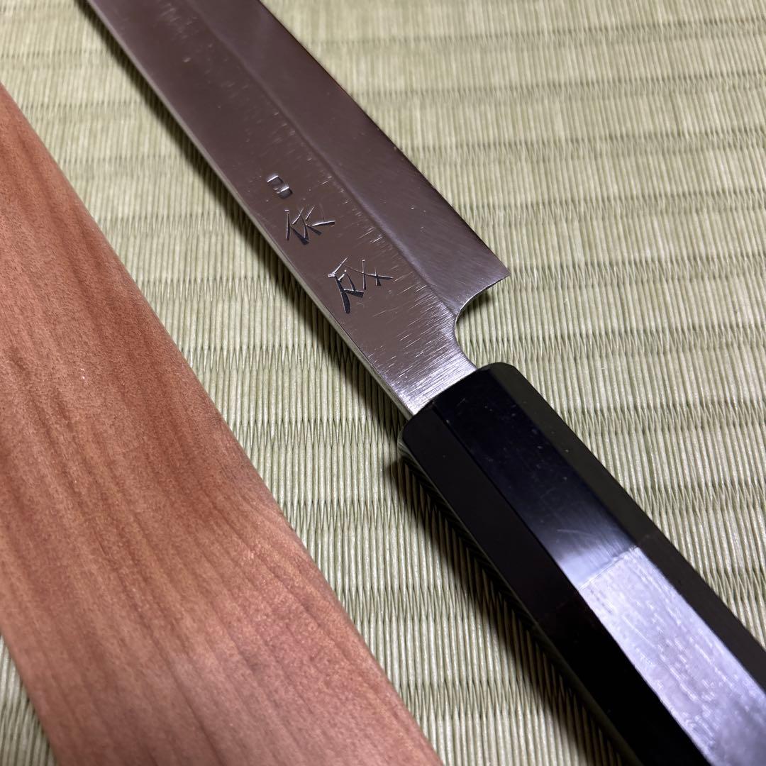 本焼　佑成　柳刃　包丁　和包丁　刃紋あり　黒檀　黒水牛八角柄　鞘付き　か鏡面