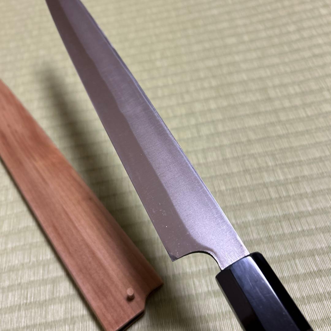 本焼　佑成　柳刃　包丁　和包丁　刃紋あり　黒檀　黒水牛八角柄　鞘付き　か鏡面