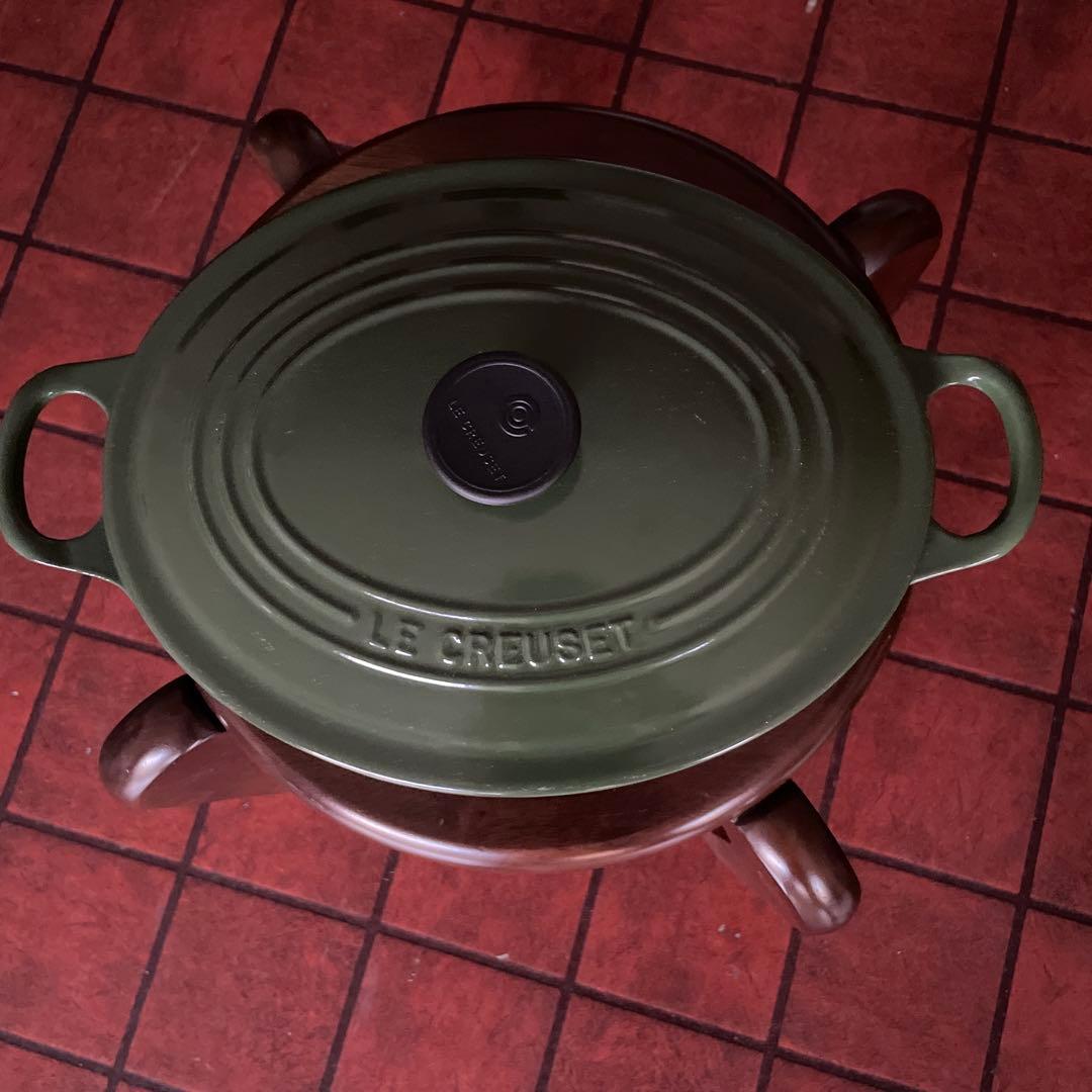Le Creuset(ル・クルーゼ)ホーロー鍋　オーバル パンサイズ25