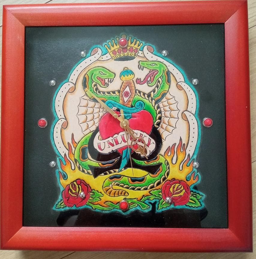 タトゥーデザイン壁掛け時計 ヴィンス・レイ ウォレット カービング ロカビリー