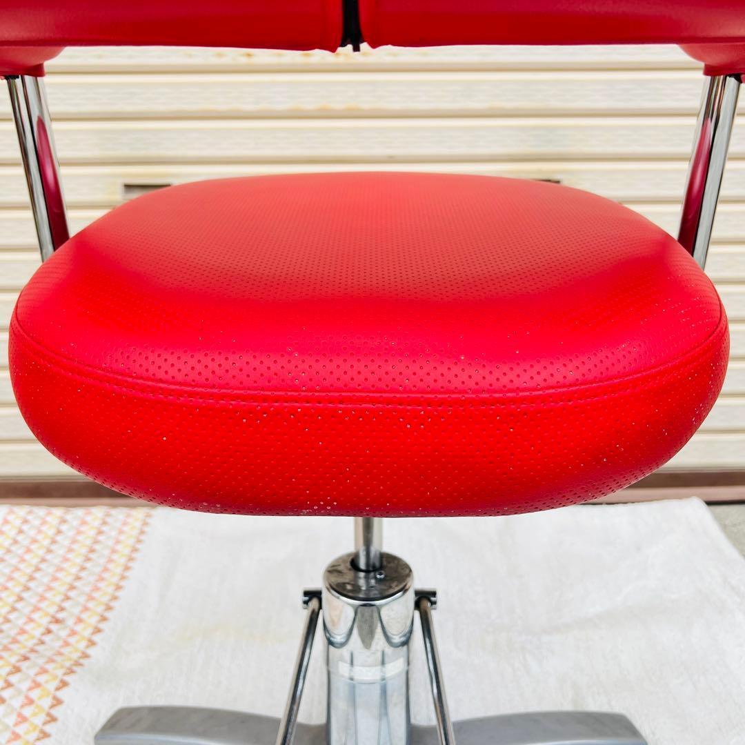 【希少】タカラベルモント製 バーバーチェア　理容椅子　モダンな赤