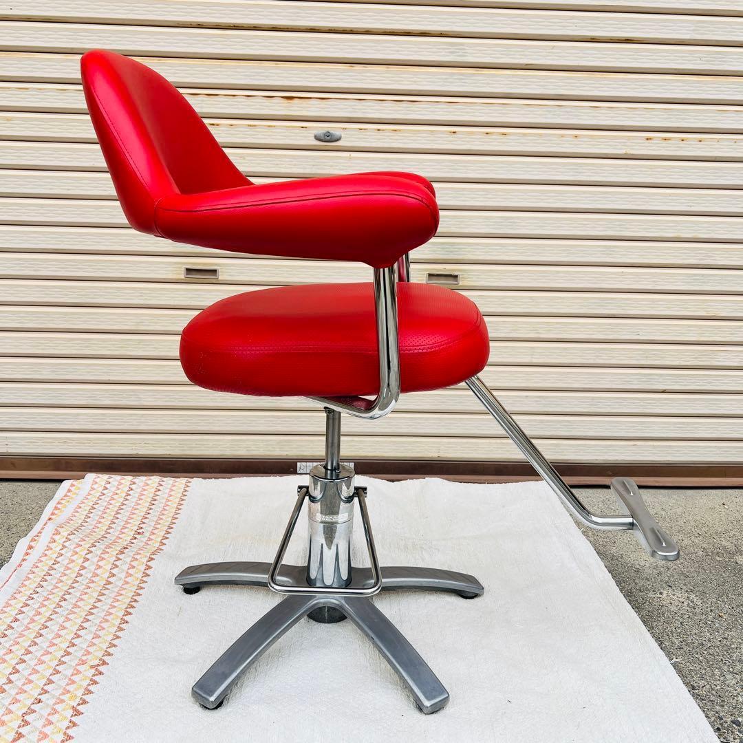 【希少】タカラベルモント製 バーバーチェア　理容椅子　モダンな赤