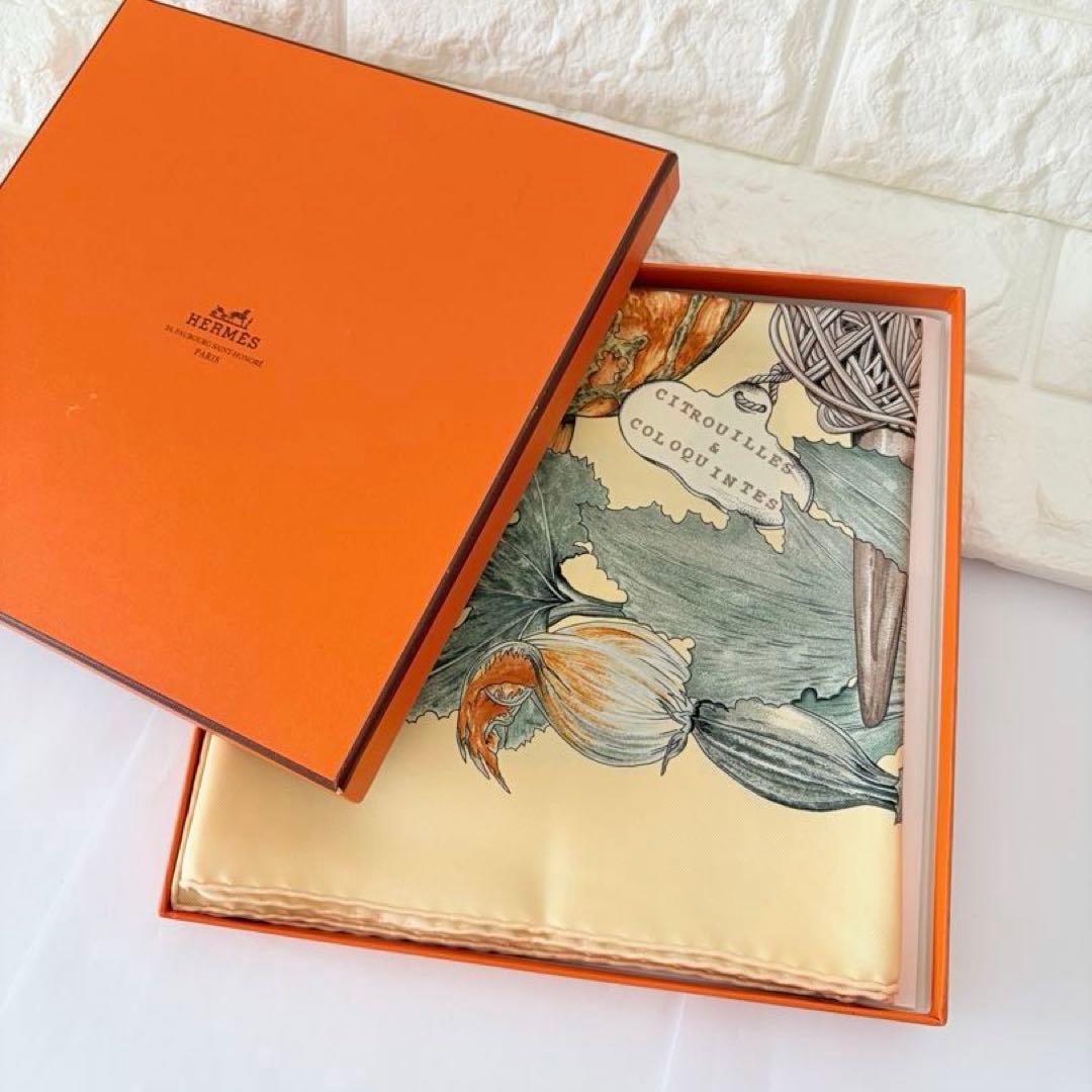 HERMES エルメス　シルクスカーフ カレ90 カボチャとコロシント