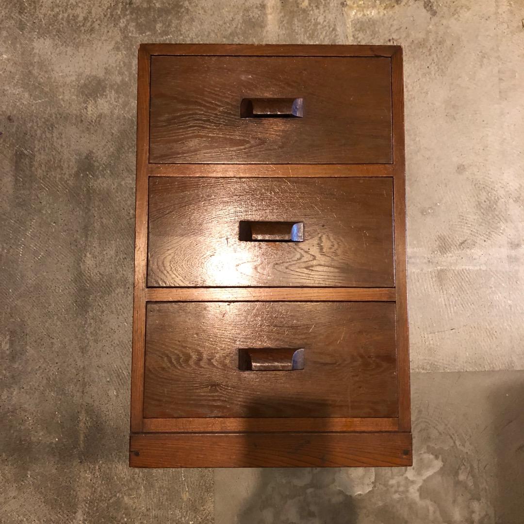 【アンティーク】　木製引き出し　ブラウン3段引き出し　脇机　サイドチェスト　棚
