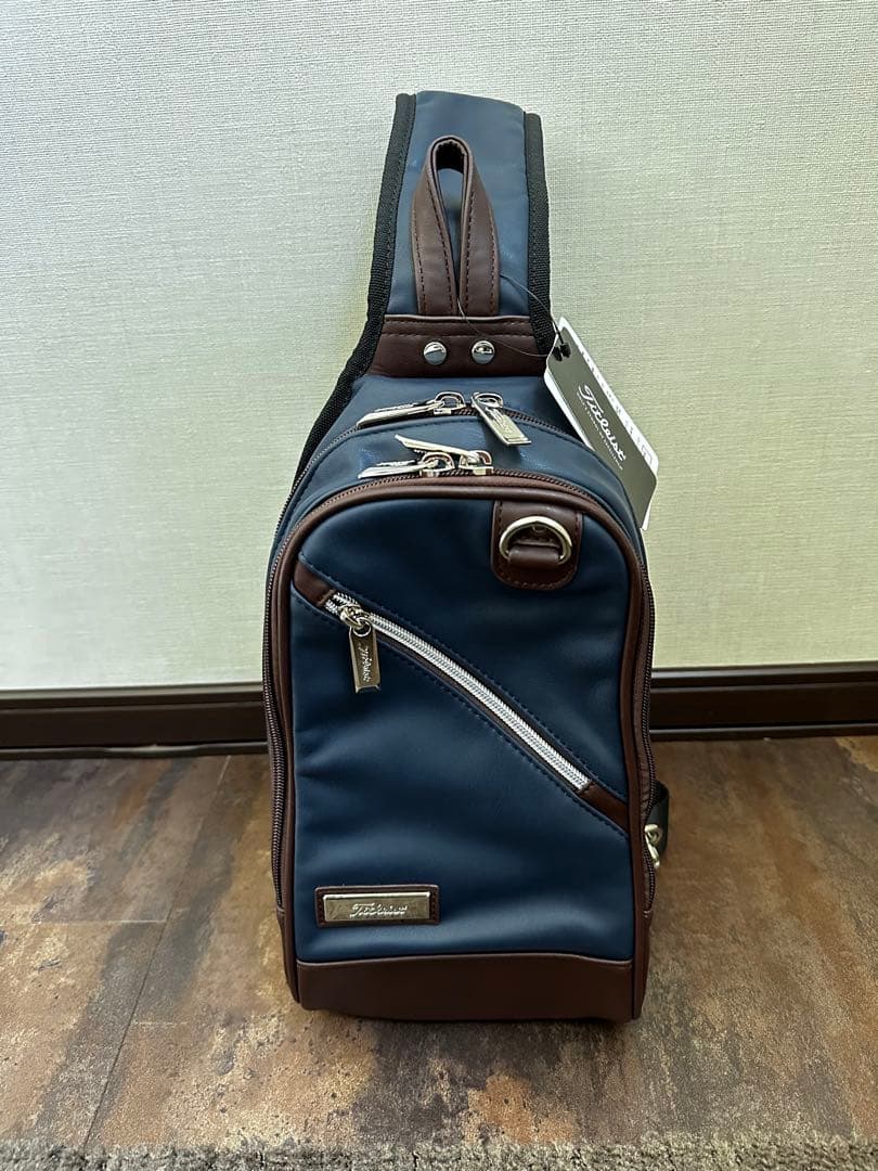 新品未使用✨　タイトリスト　クラシックボディーバッグ　ネイビー