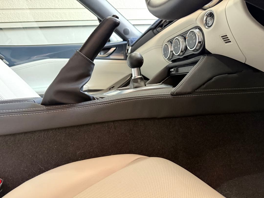 値下NDロードスター用LIBERALコンソール、リッド、センターフードジャケット