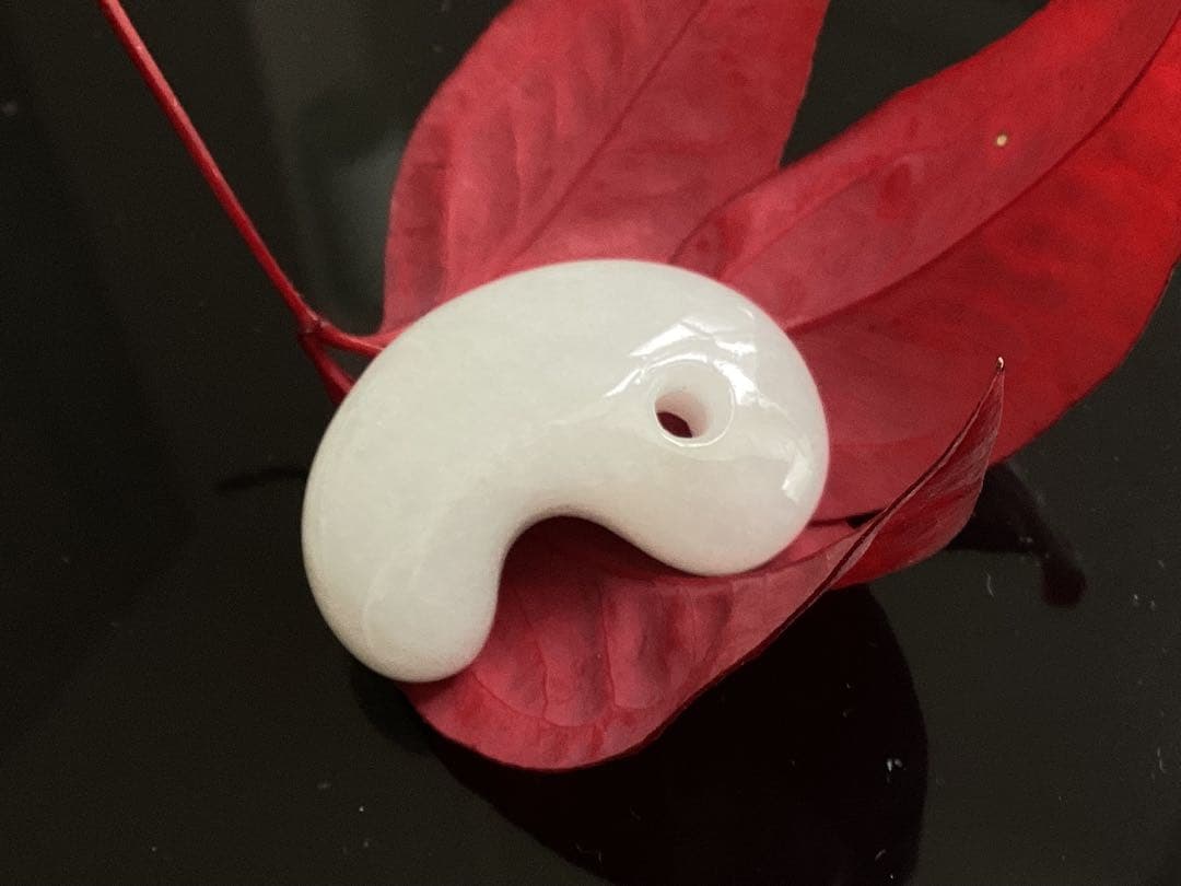 ✳正規専門店70万円以上の最上位レベル　糸魚川氷翡翠勾玉　最高峰の逸品*鑑別書付