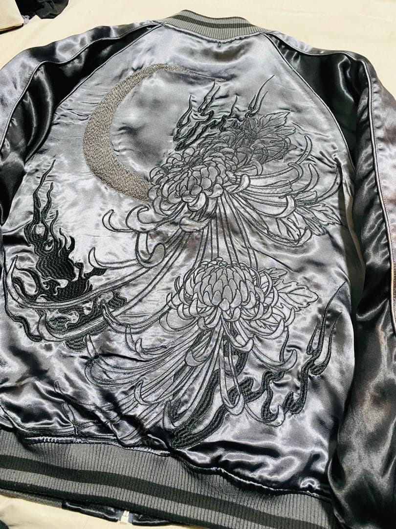 絡繰魂　粋　日本　スカジャン ドラゴン 菊刺繍 限定 最高 デザイン 2面使う