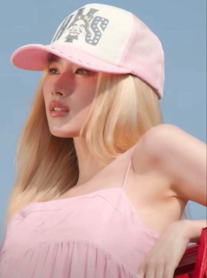 新品TWICEサナ着用ヒステリックグラマーEVILスタッズメッシュキャップピンク