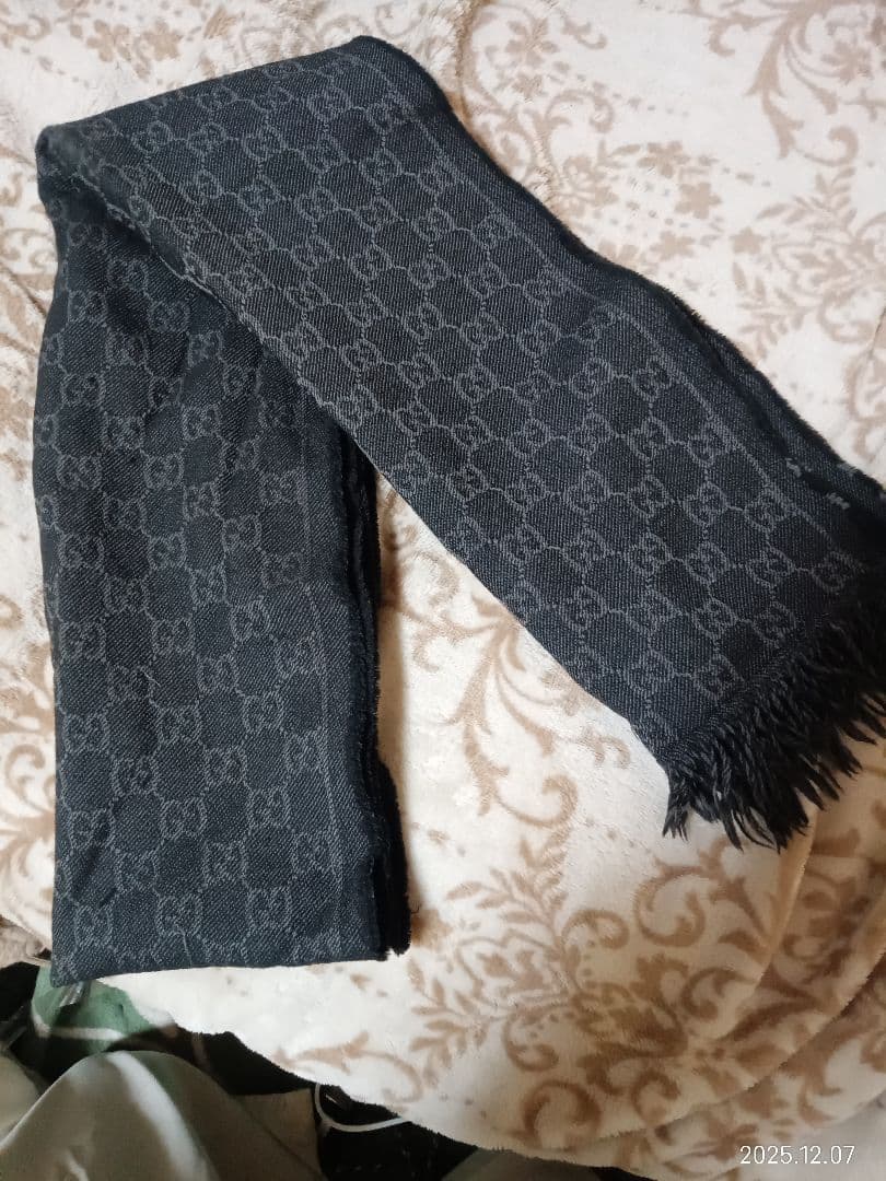 GUCCI　リバーシブルマフラー GGパターンユニセックス　イタリア製