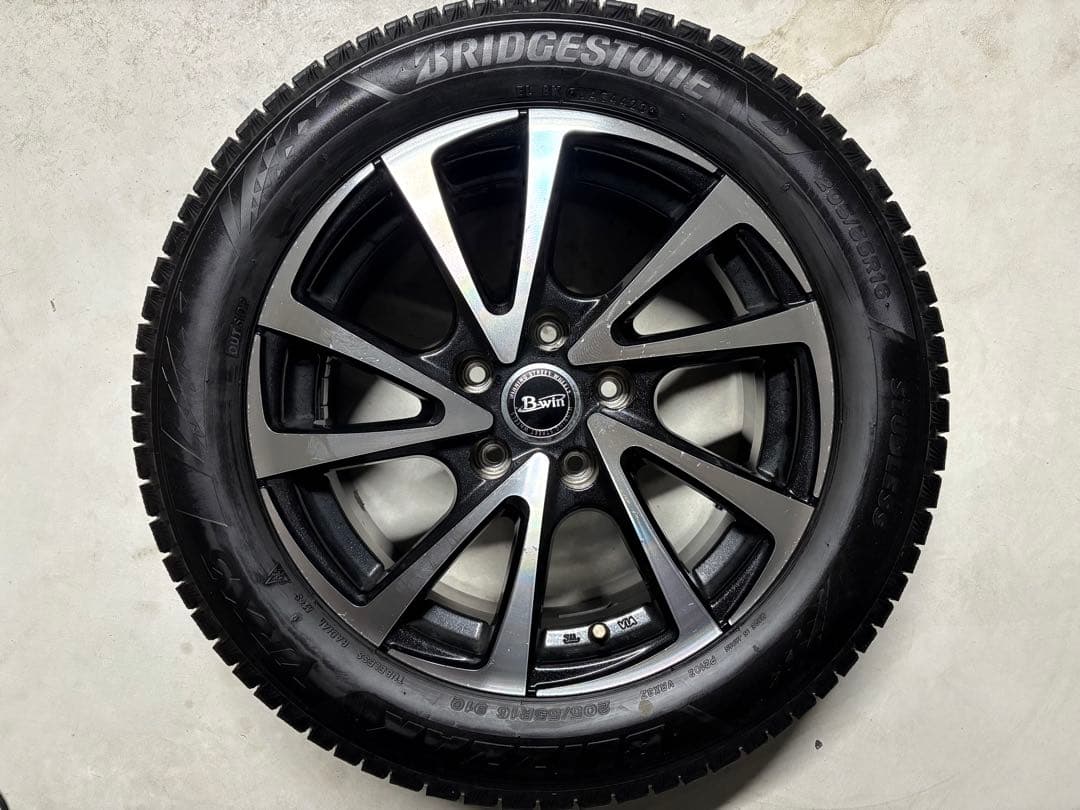 ゆっちぃ ブリヂストン VRX3 205/55R16 23年製 1本目