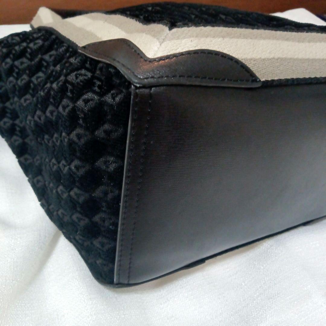 ANYA HINDMARCH トートバッグ