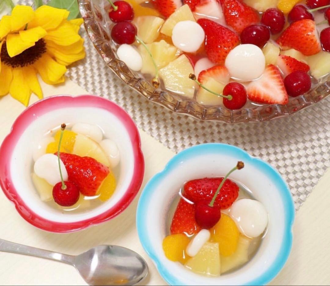 赤縁輪花氷コップ 乳白ぼかし　美品