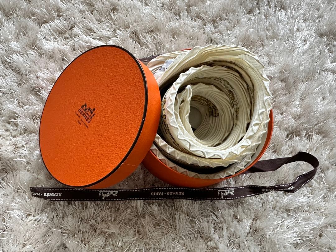 サチコ✨HERMESエルメスLES CAVALIERS D'OR プリーツ