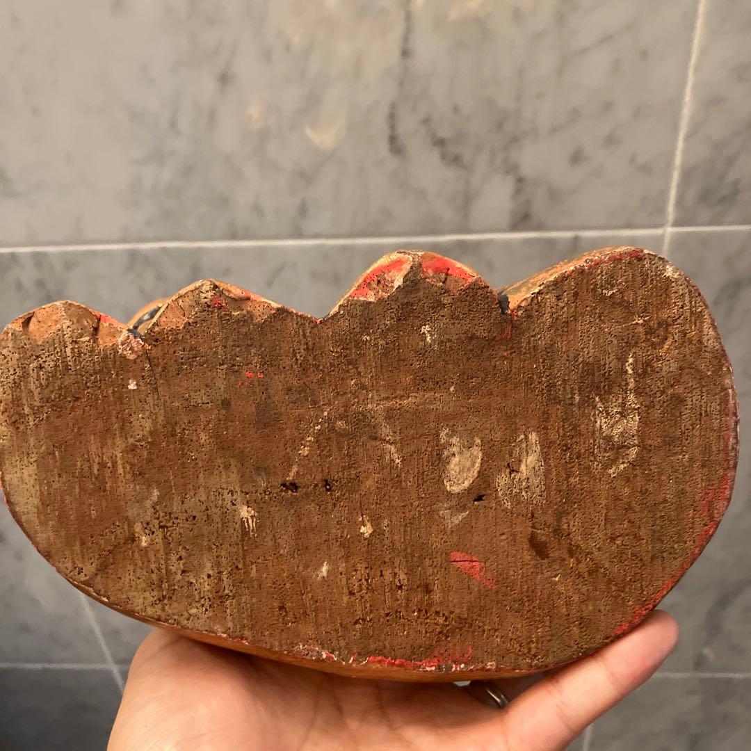 エジプトアンティーク　黄金に輝く木彫りのネコの彫刻オブジェ