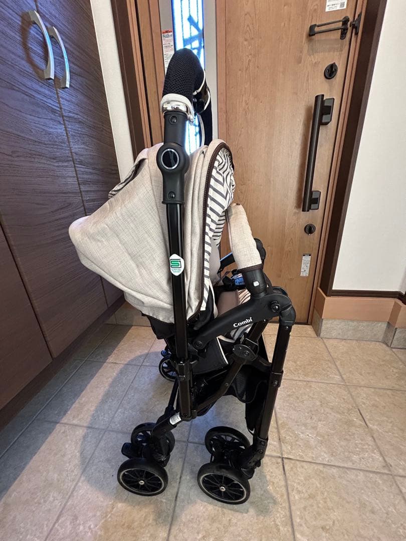 Combi 折りたたみ式ベビーカー グレー・ストライプ　取説・おまけ付き