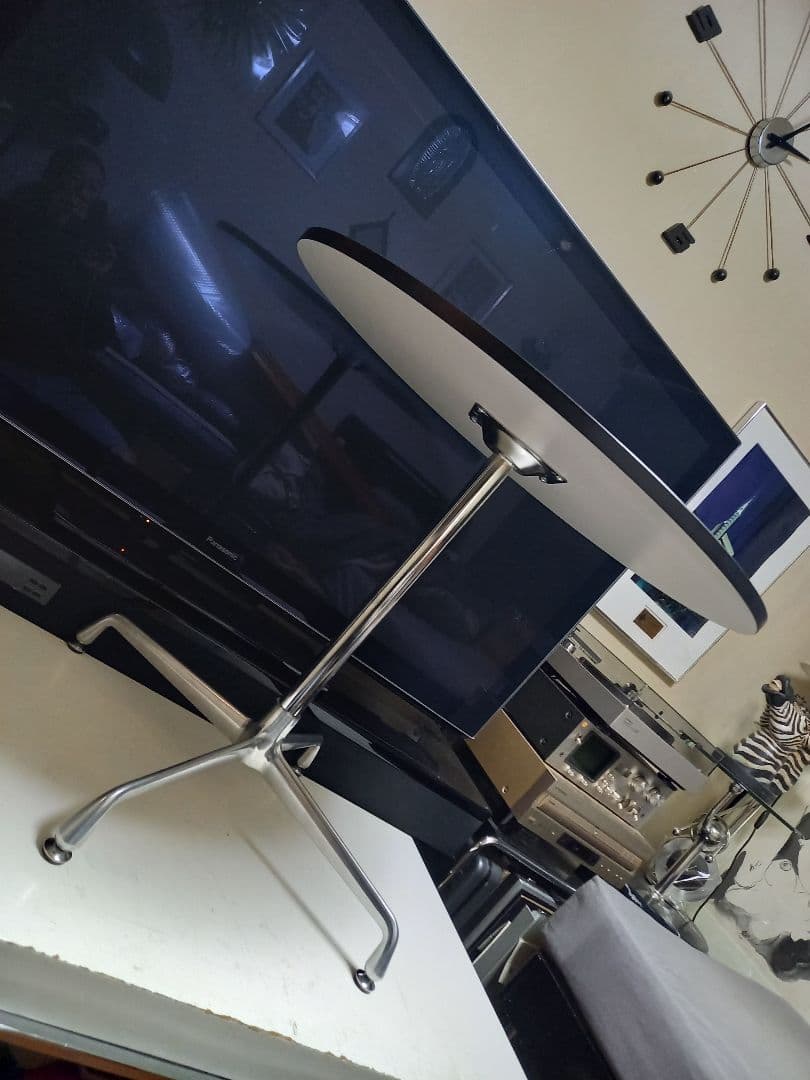 スペースエイジ　デザイン　アルミニウム　フレーム　サークル　円盤形　テーブル