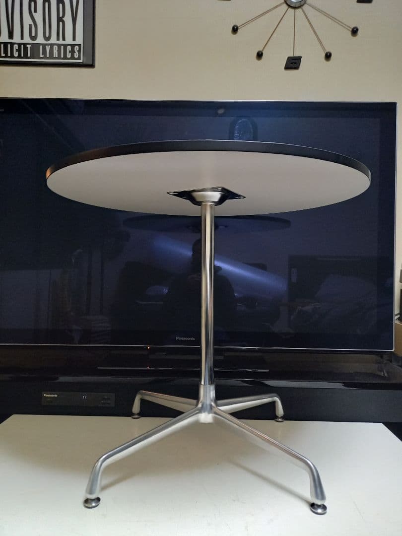 スペースエイジ　デザイン　アルミニウム　フレーム　サークル　円盤形　テーブル