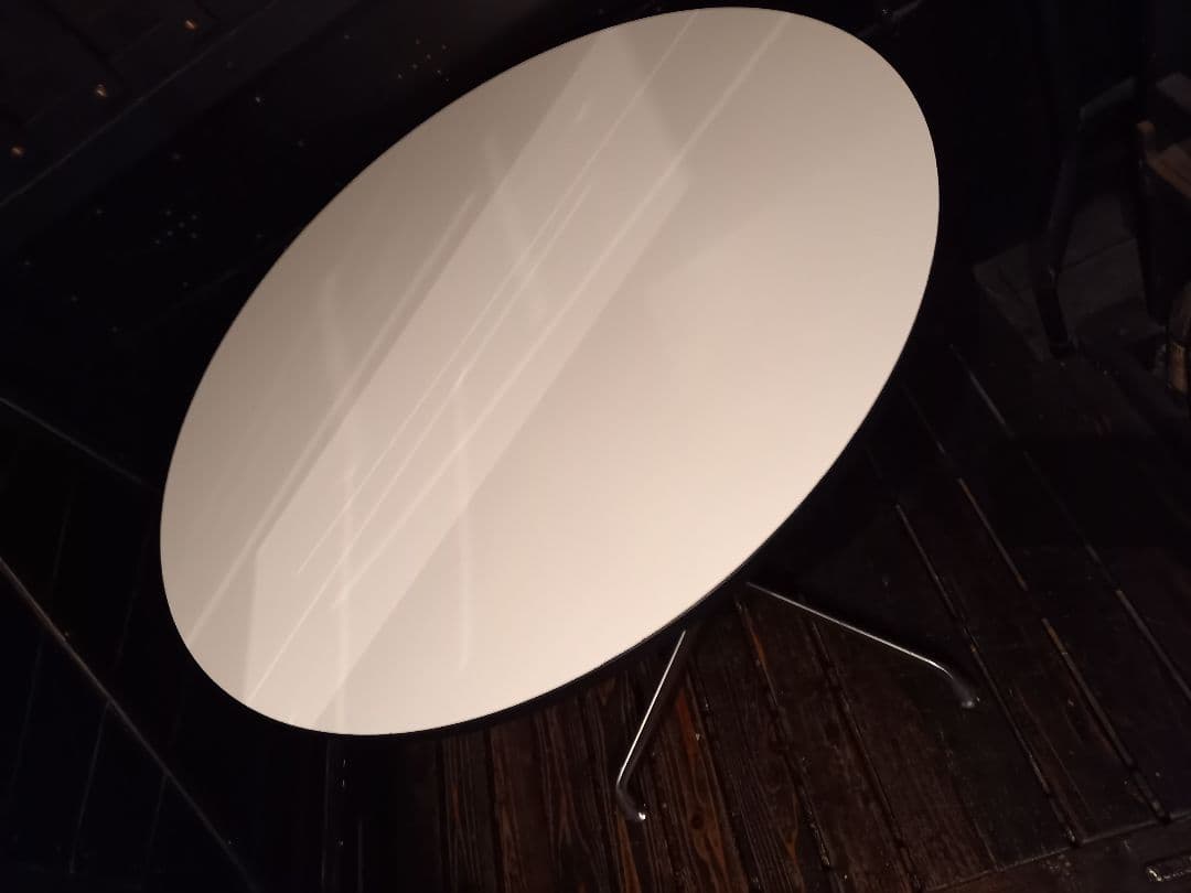 スペースエイジ　デザイン　アルミニウム　フレーム　サークル　円盤形　テーブル