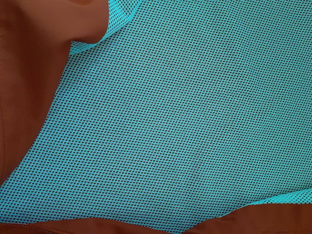 UNDER ARMOUR　柔らか素材のジャンパー