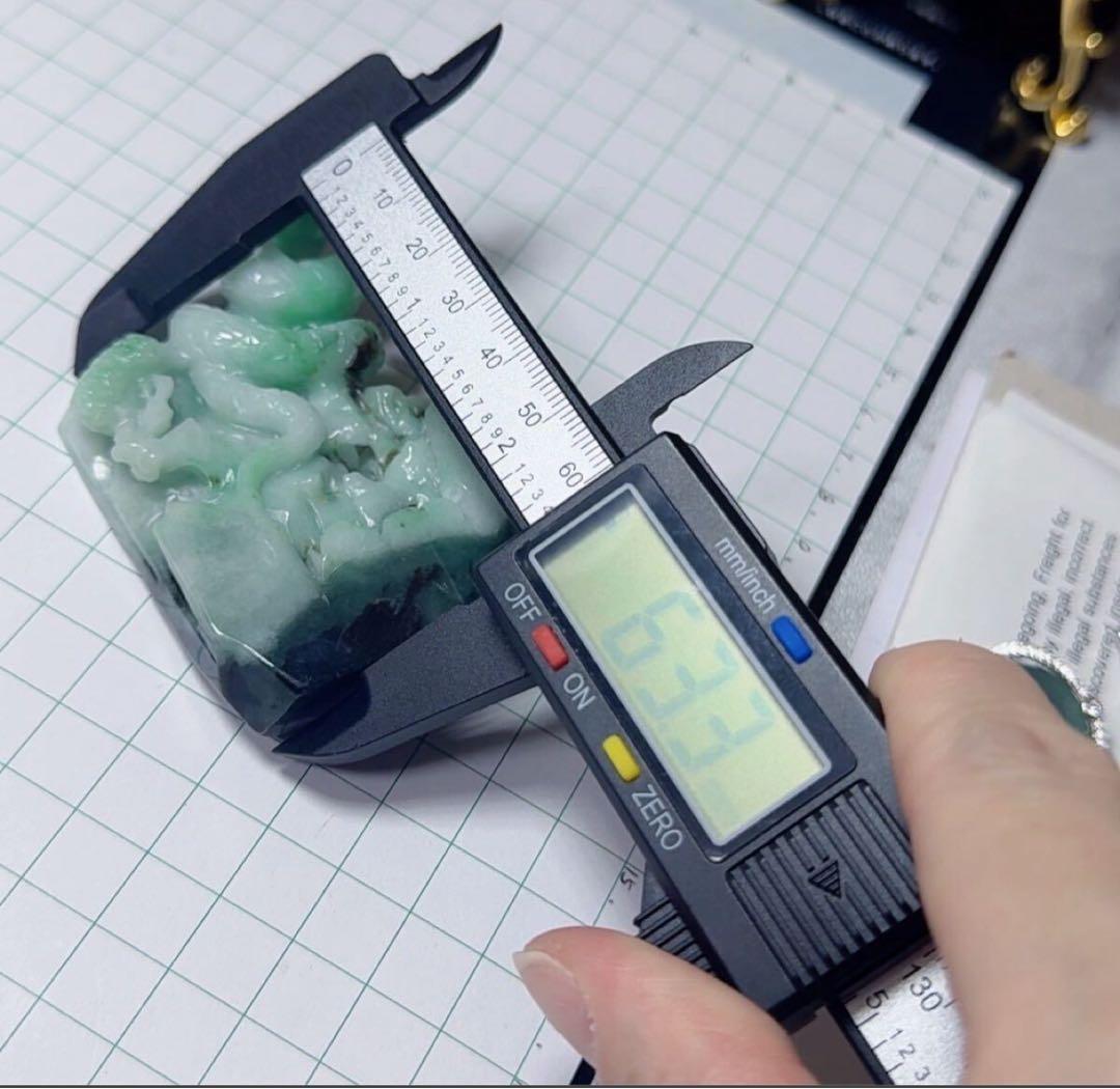 R2-0642天然本翡《本物保証》緑翡翠　蛇　巳年　金財運　置物　パワーストーン