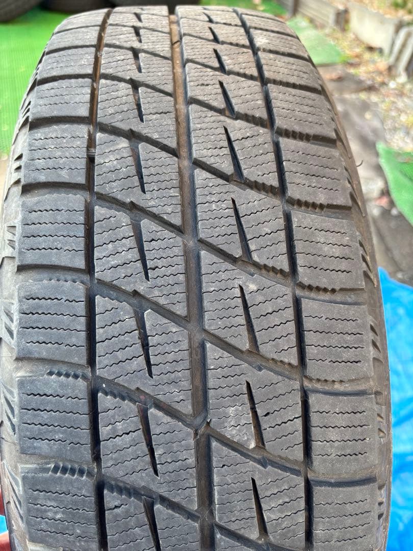 195/65R15 スタッドレスタイヤ ノア・ヴォクシー・セレナetc