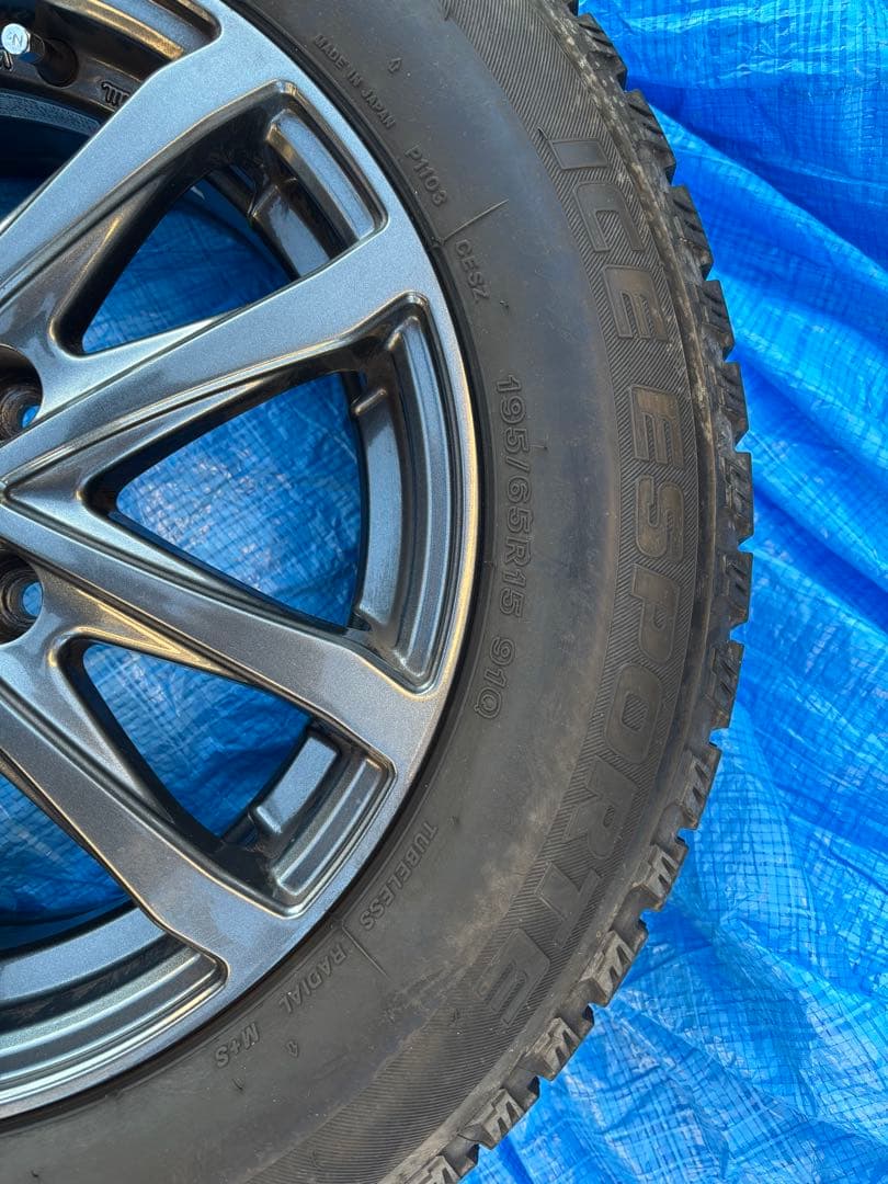 195/65R15 スタッドレスタイヤ ノア・ヴォクシー・セレナetc