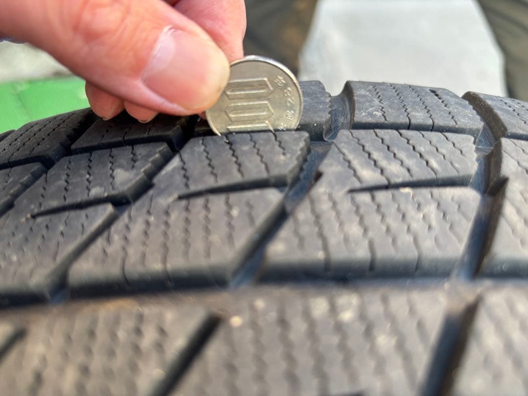 195/65R15 スタッドレスタイヤ ノア・ヴォクシー・セレナetc