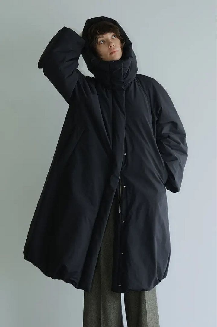 ジャケット・アウター BALLOON HOODIE LONG DOWN COAT CLANE