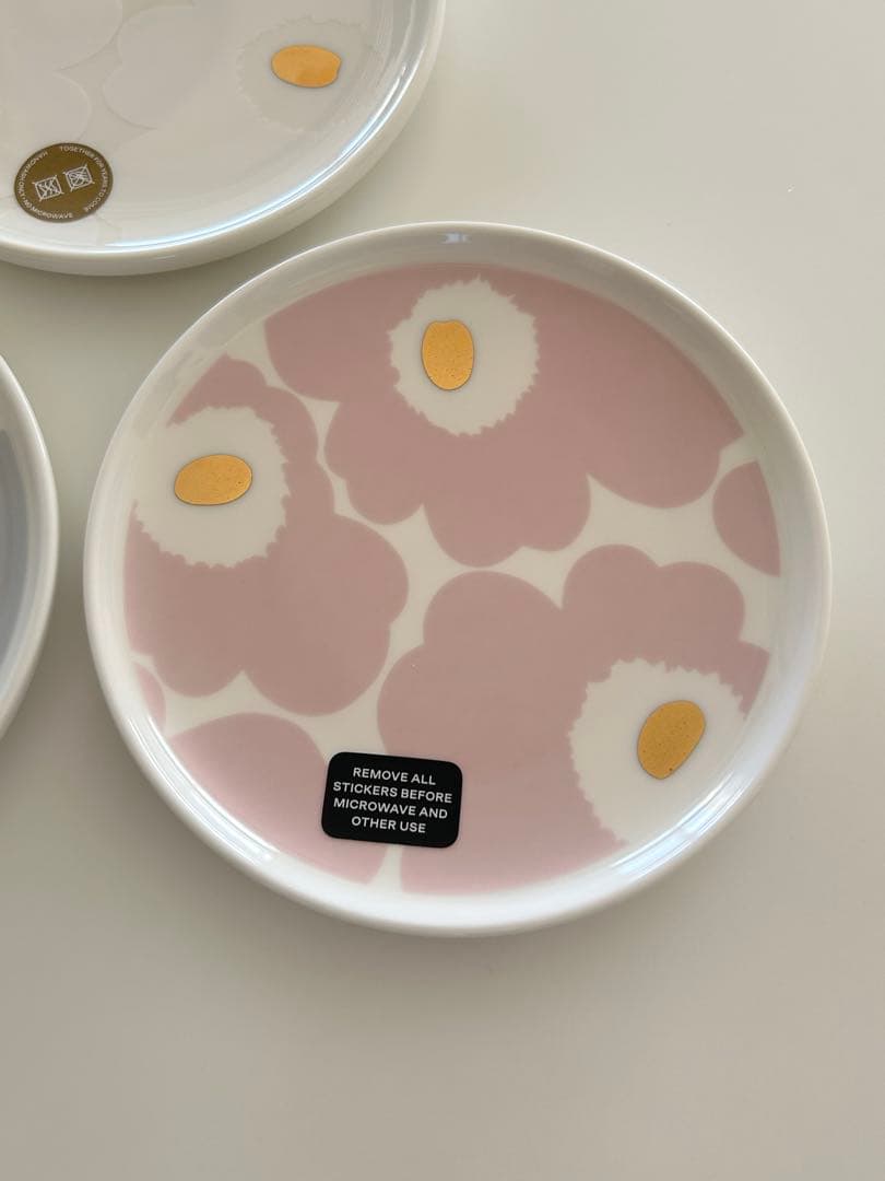 新品　マリメッコ　ウニッコ　ゴールドプレート　3枚セット