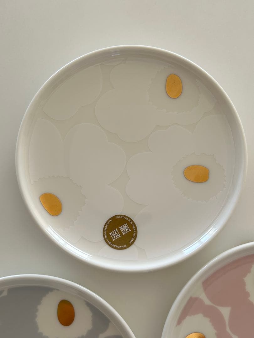 新品　マリメッコ　ウニッコ　ゴールドプレート　3枚セット