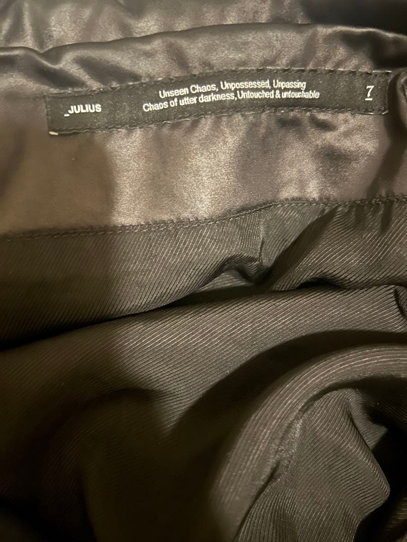 ジャケット・アウター JULIUS Coated Satin Short Hooded Blouson