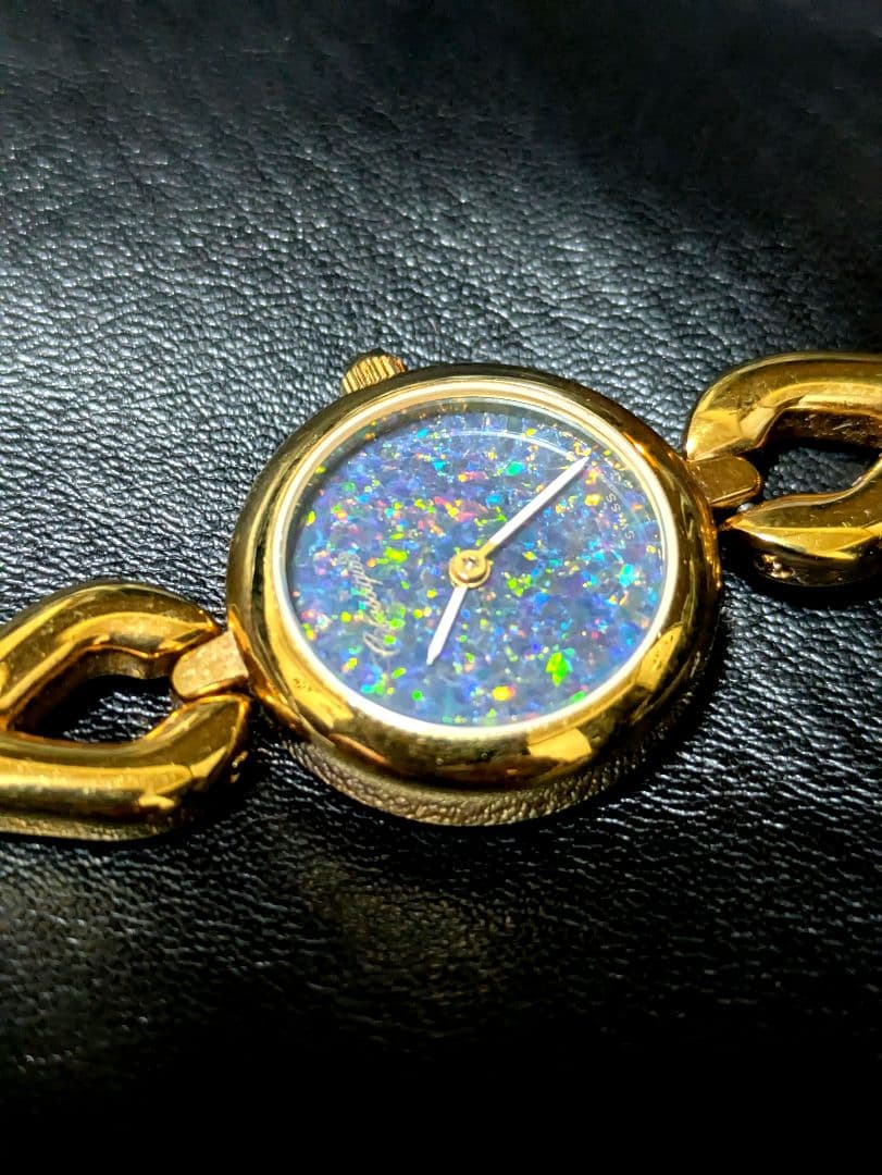 青色オパール風ダイヤル腕時計