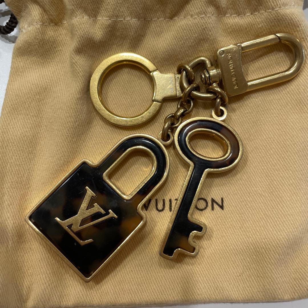 ま*ち様 Louis Vuitton ロックとキー キーホルダー
