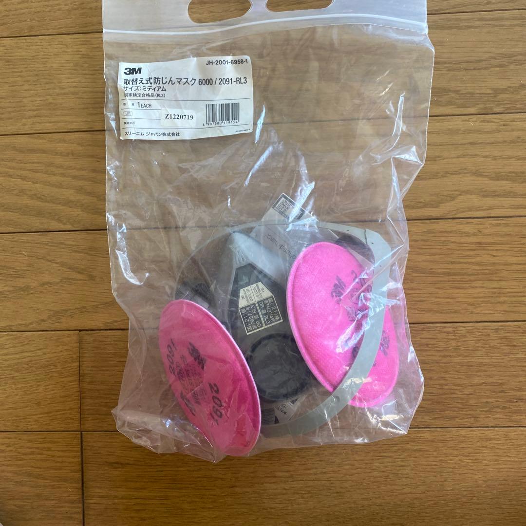 3Mの取替式防塵マスクMサイズ２個と有機ガス用吸収缶23個　値引き交渉承ります