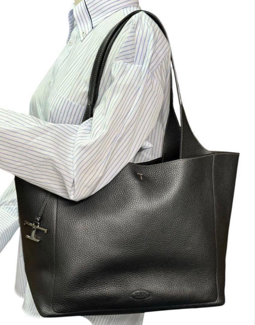 トッズ Tタイムレス　ミディアムトートバッグ