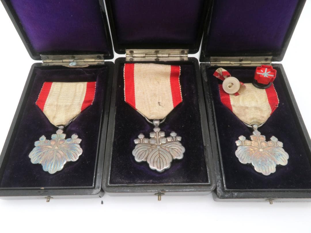 A21、勲八等白色桐葉章　 記章 勲章 徽章　銀 メダル5点