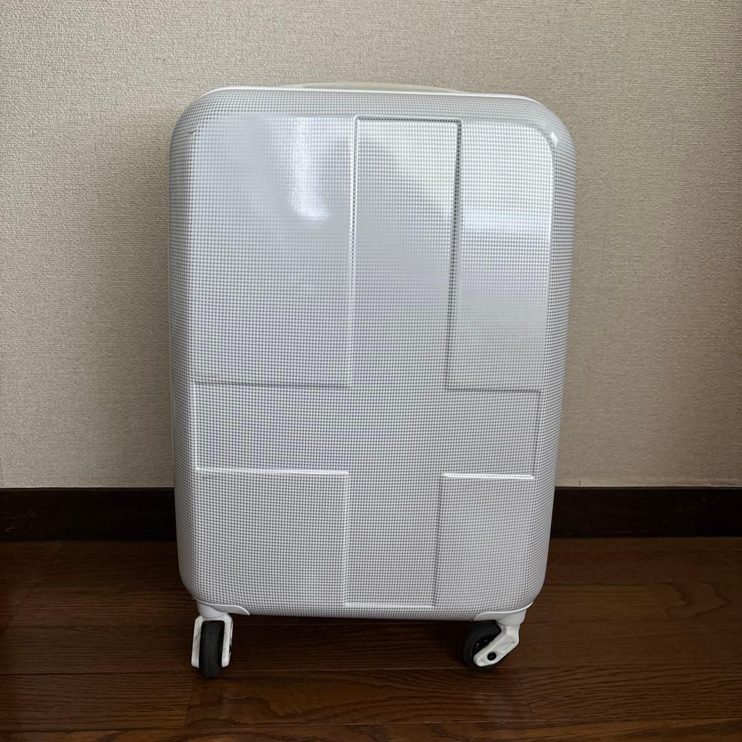 スーツケース　イノベーター　機内持込可38L